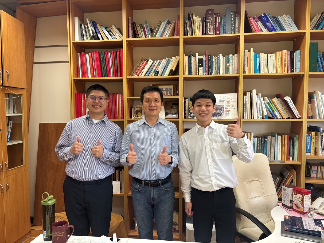 始終走在時代的尖端 專訪許秉瑜教授：AI時代，中央企管創新不斷 1