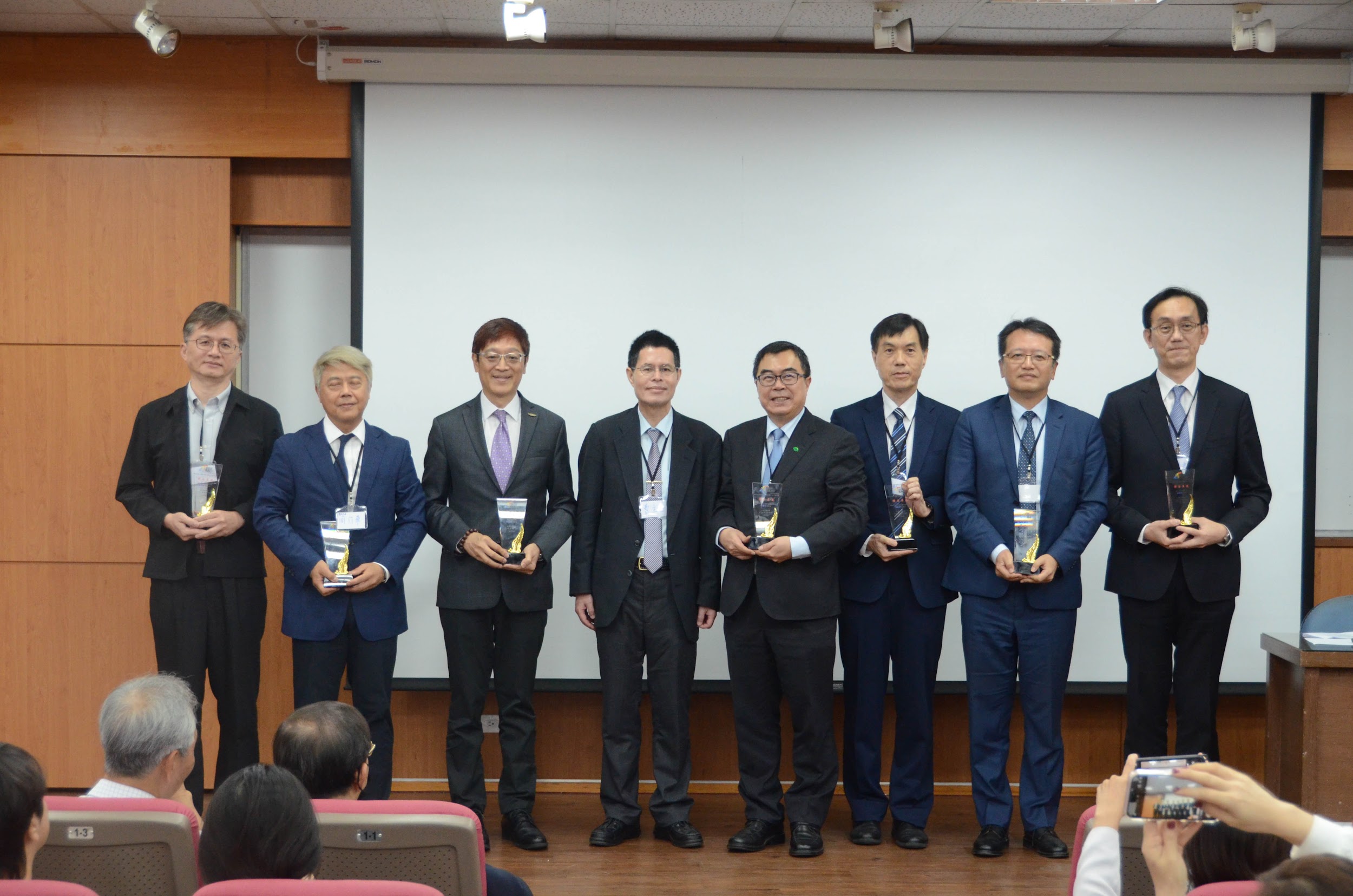 值得載入系史的一天 中央大學企管系四十週年系友回娘家紀實 4