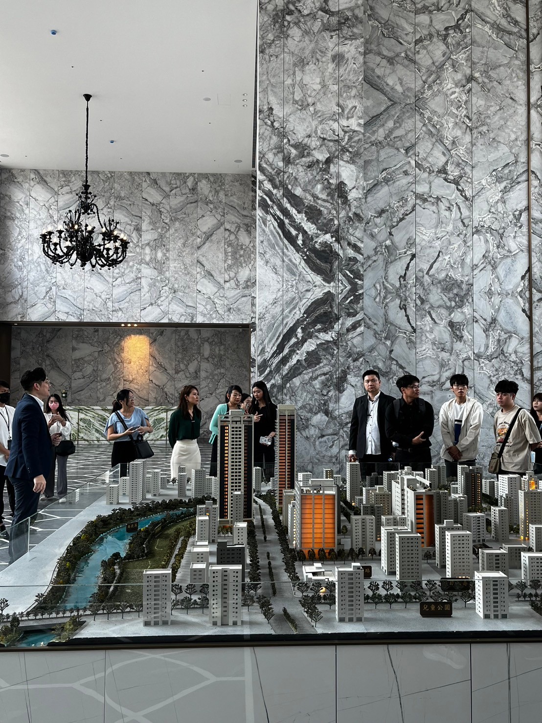 中悦建設開發股份有限公司：用心建造夢想中的家 1